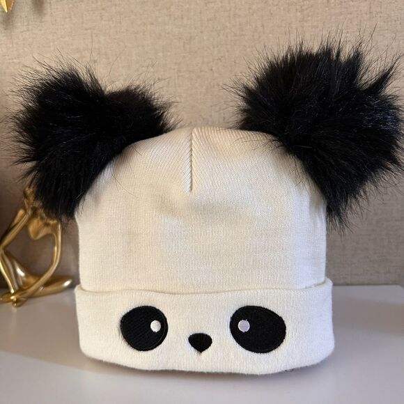 Cozy Panda Knit Beanie with Pom-Pom Ears for Kids - Picture 8 of 17